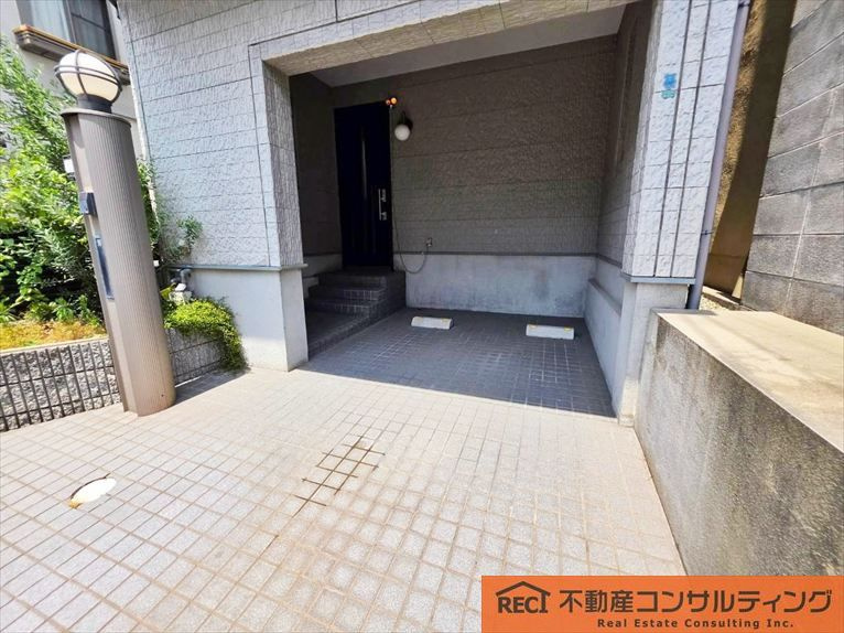 神戸市灘区楠丘町6丁目　中古戸建の駐車場