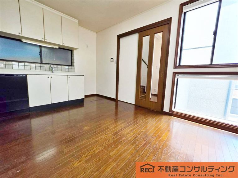 神戸市灘区楠丘町6丁目　中古戸建の居間・リビング