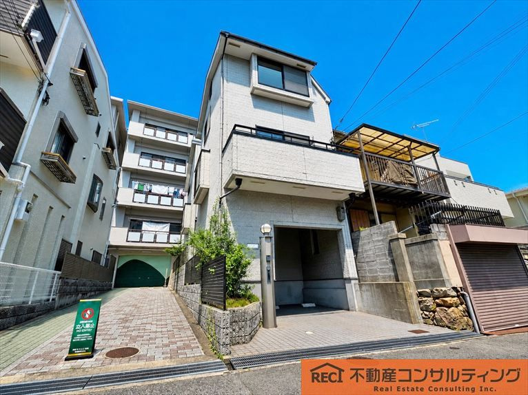 神戸市灘区楠丘町6丁目　中古戸建の前面道路含む現地写真