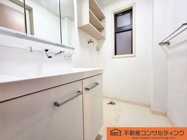 神戸市灘区楠丘町6丁目　中古戸建の独立洗面台