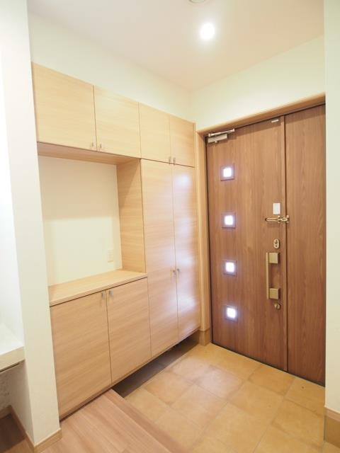 上野添１丁目戸建の玄関