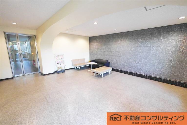 岡本ハウスのエントランス