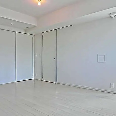 コンフォリア東池袋EASTの洋室
