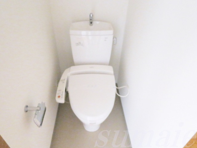 ジーベック滝野川のトイレ|温水洗浄便座付きのトイレです★