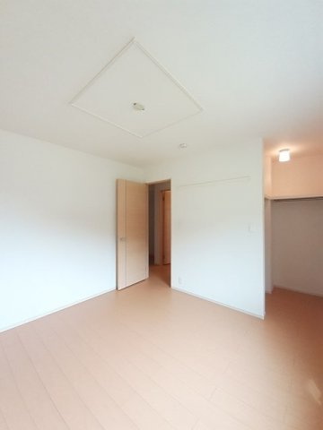 熊本市西区小島９丁目のアパートの洋室