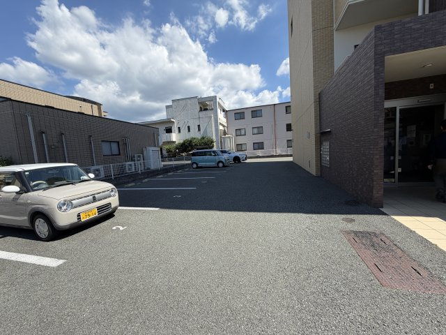 熊本市北区龍田８丁目の賃貸マンションの駐車場