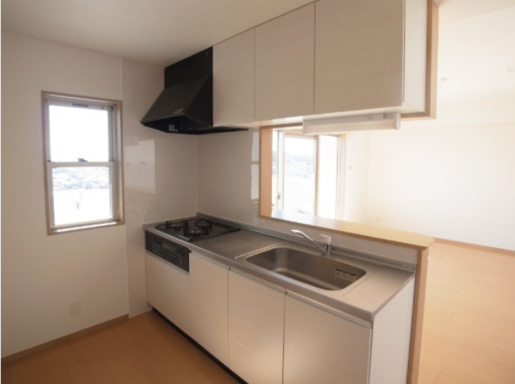 熊本市北区龍田８丁目の賃貸マンションのキッチン|使いやすい居間です