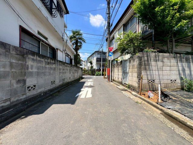 【前面道路含む現地写真】 | 中野区江原町３丁目　新築戸建て　B号棟 | 落ち着いた住宅街の一角、ゆったり過ごせる住環境です