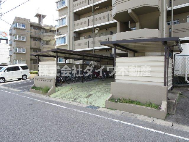 マンション稲葉の駐車場