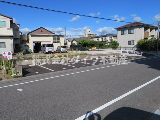 マンション稲葉の駐車場