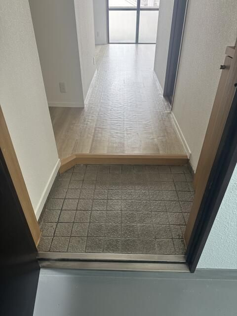 はやしビルの玄関