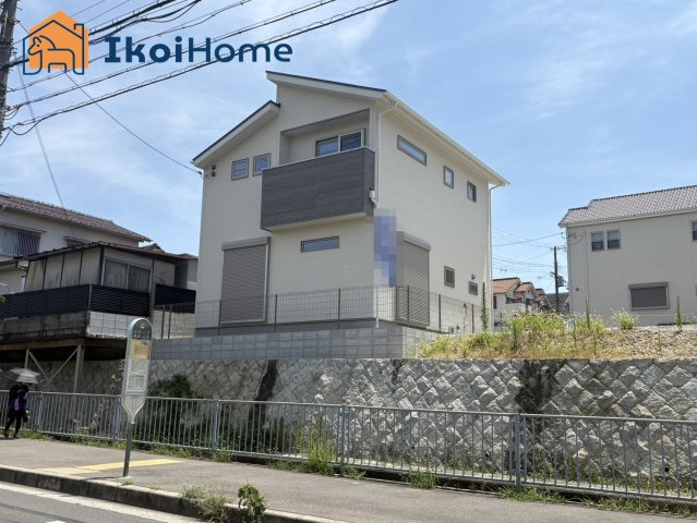 明石市松が丘3丁目　新築戸建のその他|●年中無休：見学時間9:00～20:00・当日予約可●バス停が目の前にあるので通期通学に便利です！