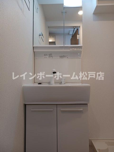 流山市向小金３丁目のアパートの洗面所|使いやすい洗面所です