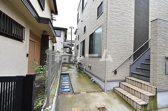 板橋区前野町４丁目のアパートのエントランス