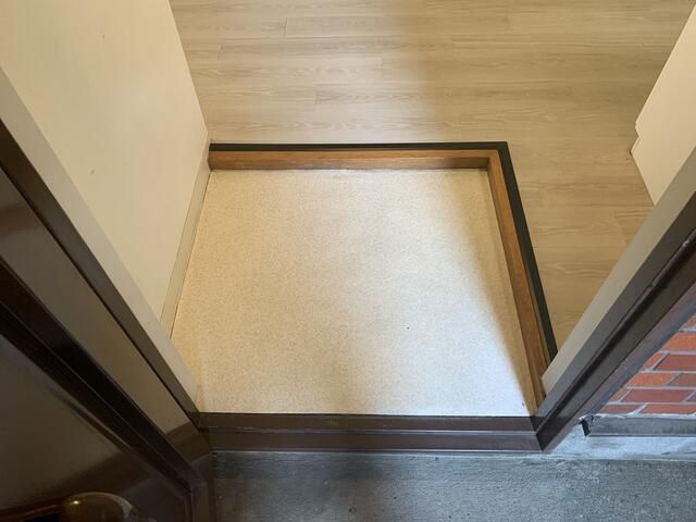 坂の上ハイツの玄関
