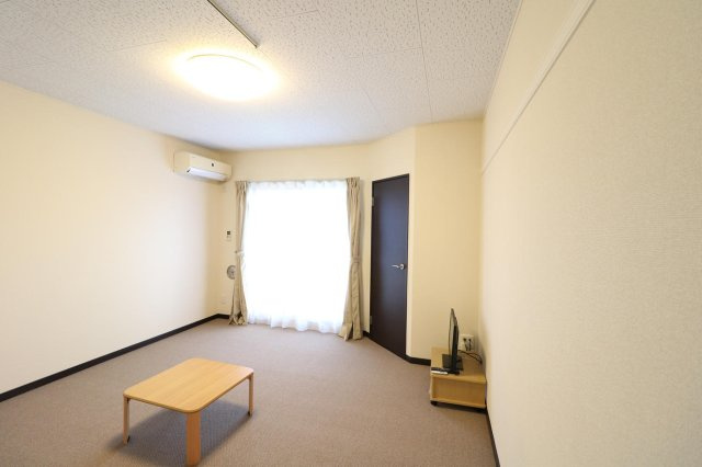 【居間・リビング】 | レオネクストイン園部 | 家具家電付により急な転勤や新生活を今すぐスタートできます！