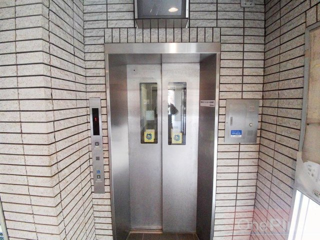 カサベラ新在家ツインズⅡ号館のエントランス