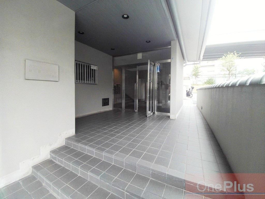 カサベラ新在家ツインズⅡ号館のエントランス