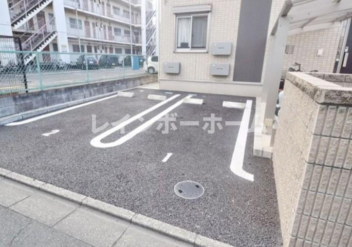 ロンサールの駐車場