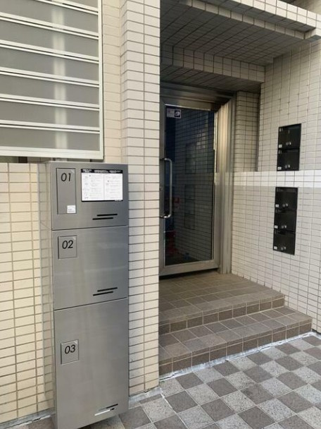 杉並区高円寺南４丁目の賃貸マンションのエントランス
