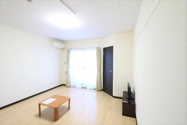 【居間・リビング】 | レオネクストイン園部 | 家具家電付により急な転勤や新生活を今すぐスタートできます！