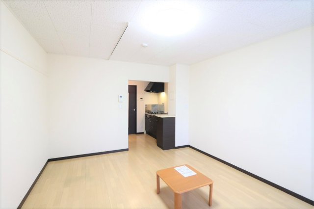 【居間・リビング】 | レオネクストイン園部 | 新入学生には安心！家具家電付で、すぐに新生活をスタート！