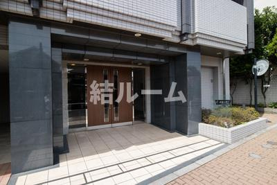 板橋区赤塚新町２丁目の賃貸マンションのエントランス