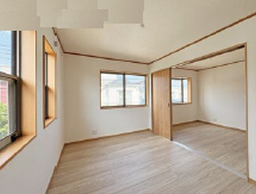 【仲介手数料０円】茅ヶ崎市円蔵　中古戸建の居間・リビング|茅ヶ崎市円蔵　中古戸建