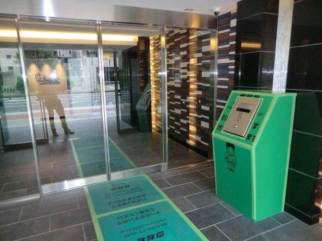 プレサンス塚本グランゲートのエントランス