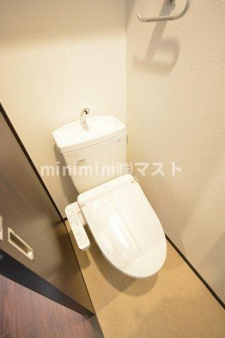 プレジオ海老江のトイレ|カラーパターン：偶数階ホワイト基調・奇数階ブラウン基調