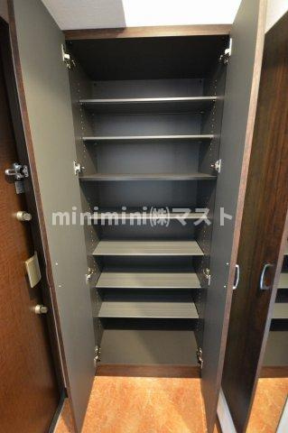 プレジオ海老江の収納|カラーパターン：偶数階ホワイト基調・奇数階ブラウン基調