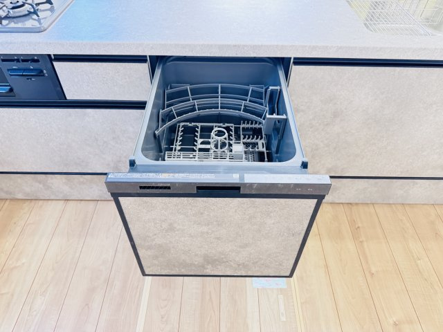 柏市篠籠田新築戸建（篠籠田５期）のキッチン|家事の手間をグッと省けるビルトイン食洗器