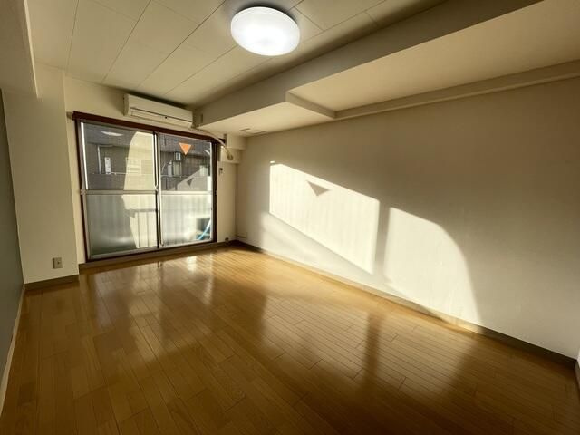 上野スカイハイツの洋室