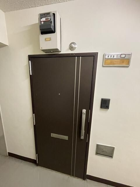 上野スカイハイツの玄関