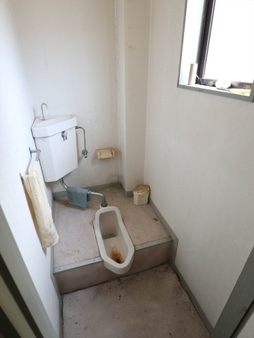 西条御条町テナント|1階中部屋：トイレ