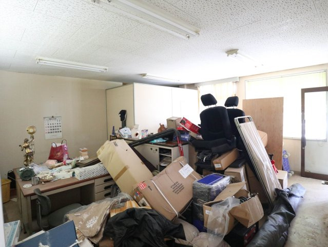 西条御条町テナントの内装|1階中部屋