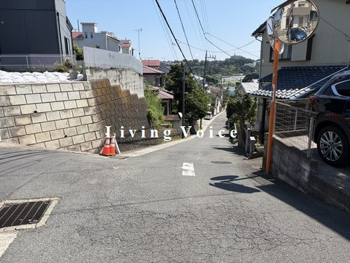 【仲介手数料０円】藤沢市白旗4丁目　中古一戸建ての前面道路含む現地写真|藤沢市白幡4丁目　中古一戸建て