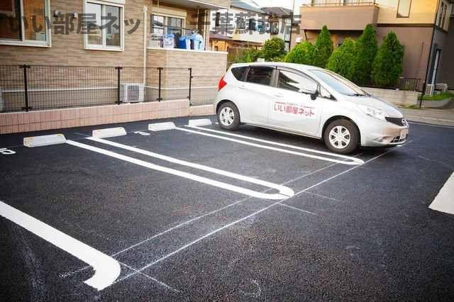グラース上鎧Ⅱの駐車場|車をお持ちの方に嬉しい駐車場付きの物件です