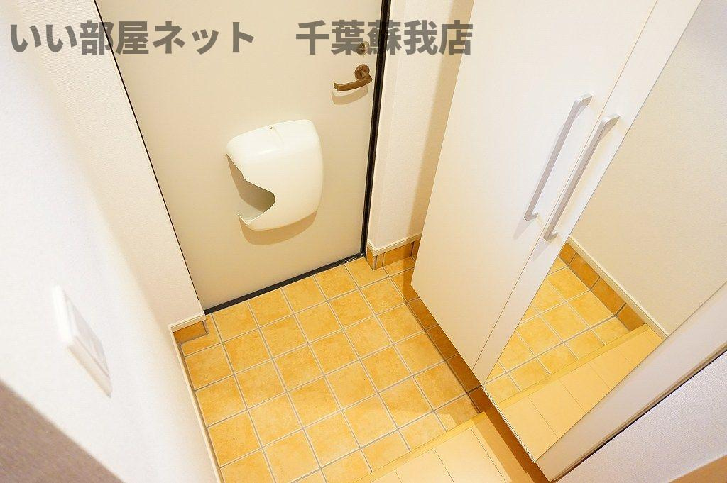 グラース上鎧Ⅱの玄関|収納もある玄関です