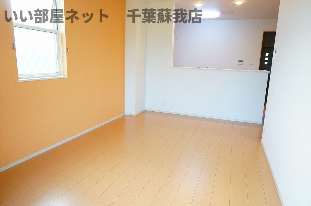 グラース上鎧Ⅱの居間・リビング|こちらの居間で趣味の時間をお楽しみください