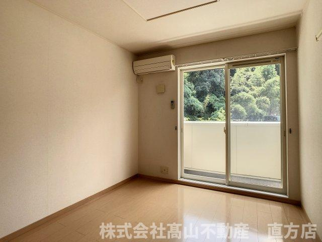 直方市大字頓野のアパートの居間・リビング
