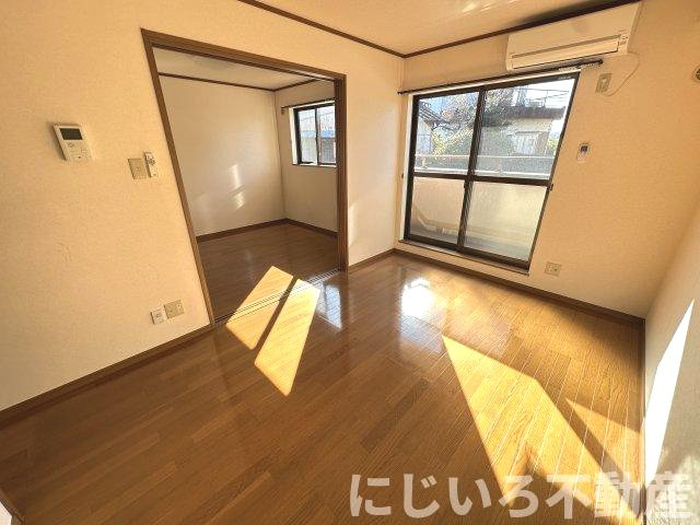 ドエル四季壱番館の居間・リビング