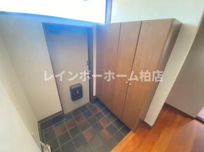 特典：仲介手数料が無料です!!の玄関|ゆったりとした玄関です