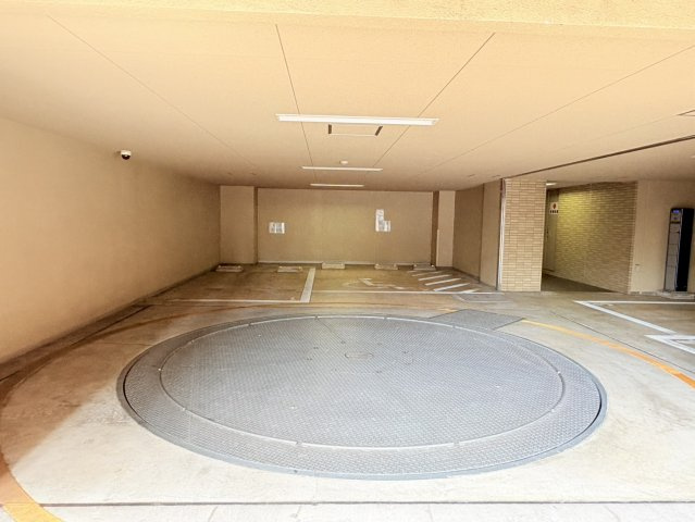ブランシエラ二条城の駐車場