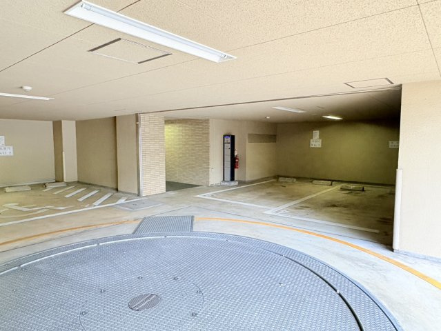 ブランシエラ二条城の駐車場