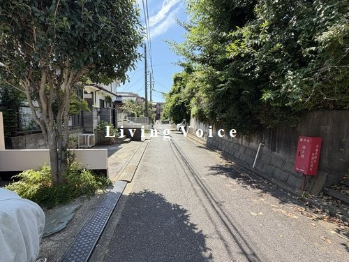 【仲介手数料０円】藤沢市大鋸　中古一戸建ての前面道路含む現地写真|藤沢市大鋸　中古一戸建て