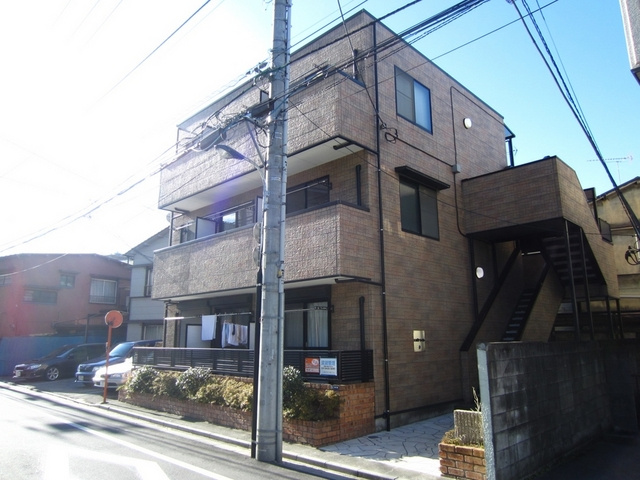 エスポワール・セレのエントランス|南東向きの建物です♪