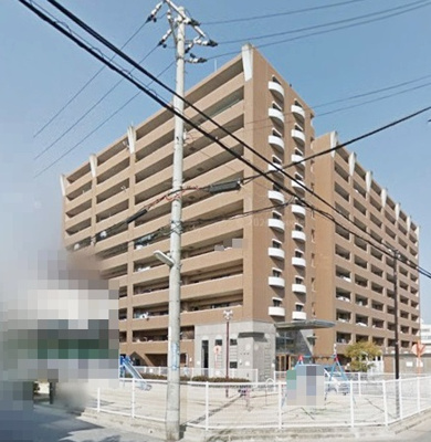 【外観】 | ルナコート塚口 | 敷地に隣接して公園有り。お子様の遊び場に安心