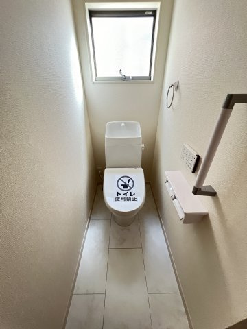 広陵町三吉赤部9期のトイレ|温水洗浄便座付きトイレ