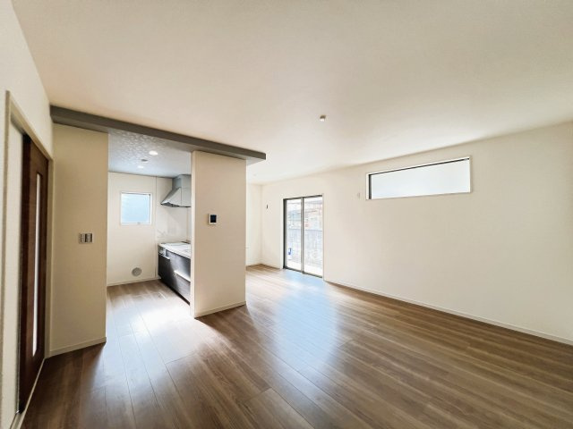 広陵町三吉赤部9期の居間・リビング|大空間のLDKです！家族団らん過ごせます